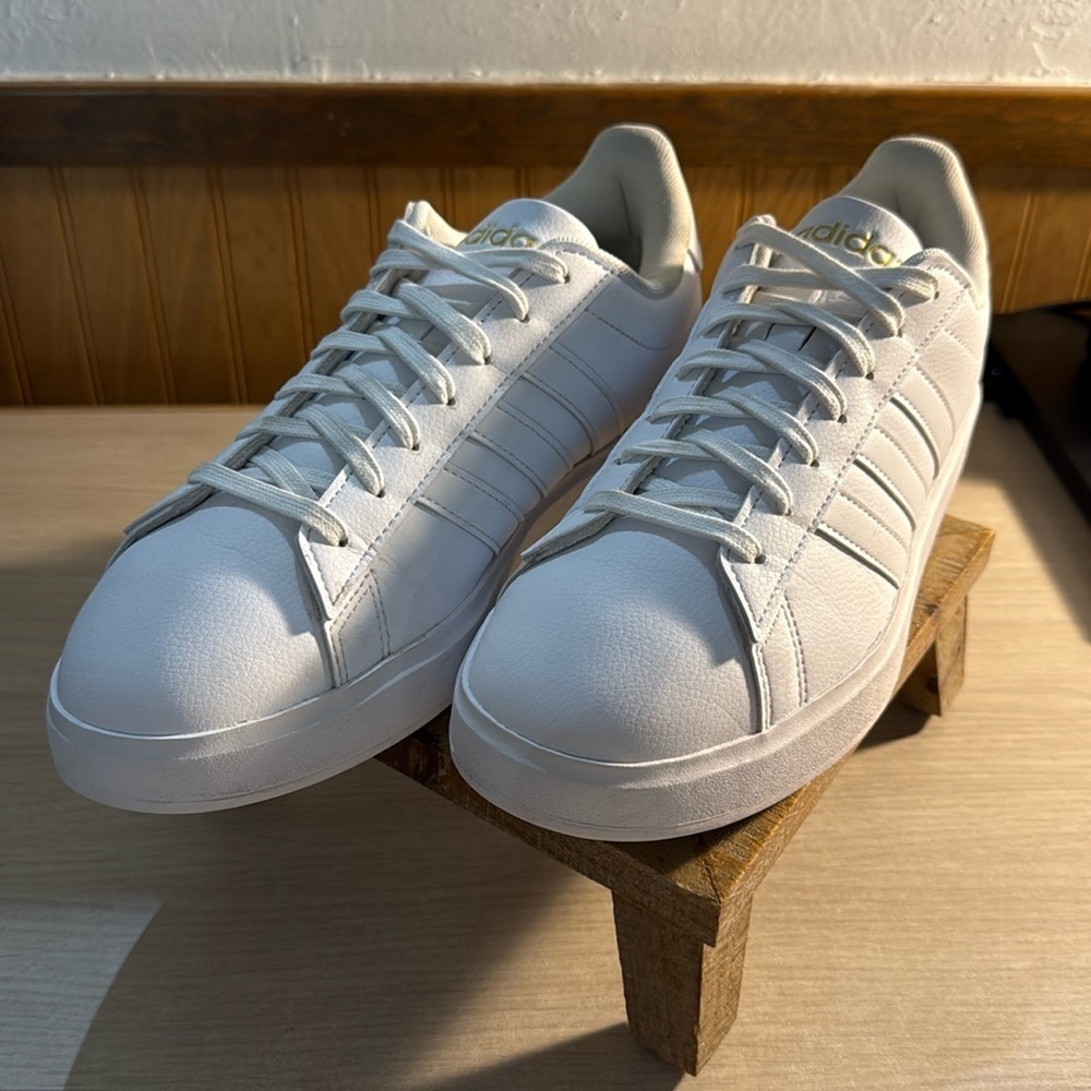 Adidas Women’s Grand Court 2.0 Shoes Size 10